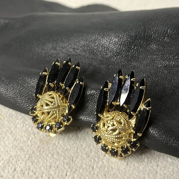 Vintage Juliana DeLizza and Elster Jet Black Gold Filigree Ball Navette Clip On - Picture 1 of 5